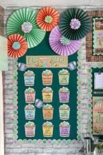 Teacher Created Resources Hunter Green Painted Wood Better Than Paper Bulletin Board Roll (TCR77893) - Image 3
